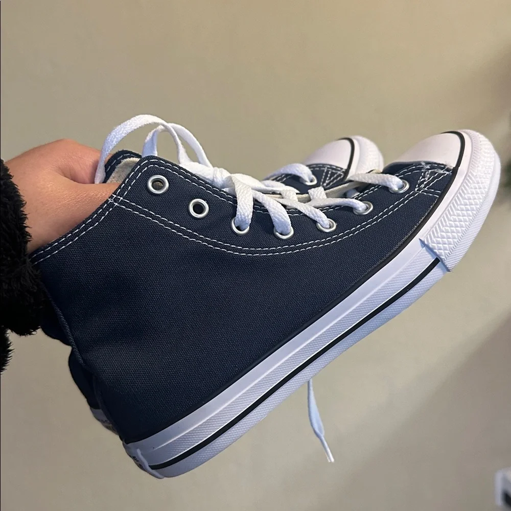 Converse Chuck Taylor All‎ Star Navy Blue High Top Sneakers NWT Size 2.5
